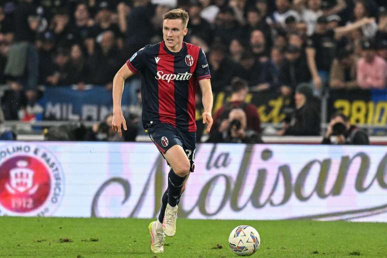 Stefan Aebischer (Bologna) durante jogo contra a Inter de Milão, no dia 22.04.2025 
