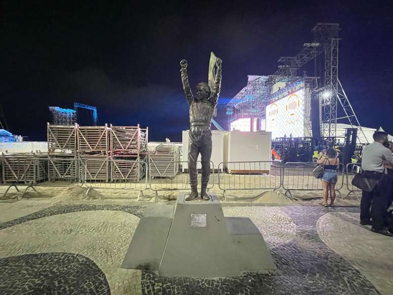 Estátua de Ayrton Senna está localizada muito próxima ao palco onde Lady Gaga irá se apresentar