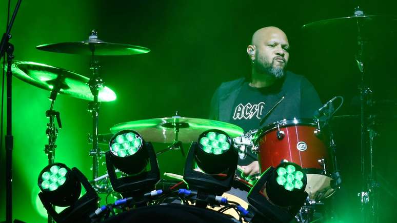Frank Ferrer com o Guns N' Roses em 2016 -