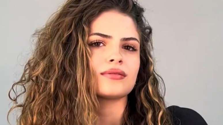 Mah Duarte tem 18 anos e iniciou sua carreira artística aos 2