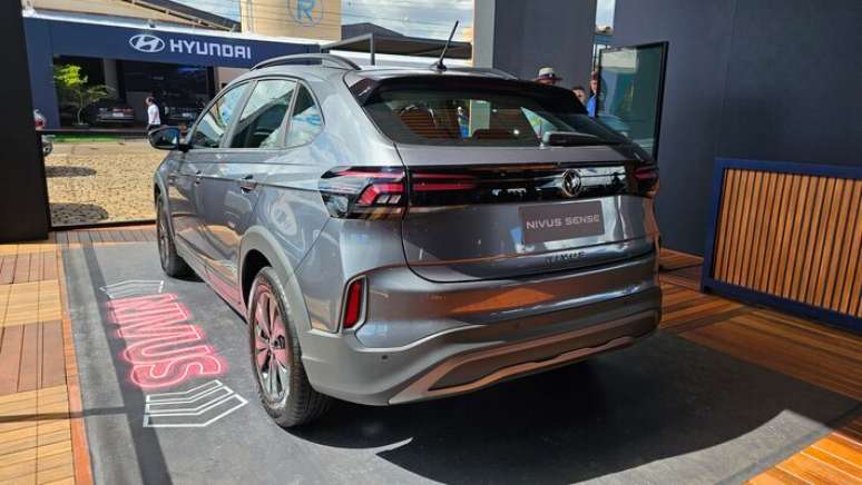 Nenhum indicativo de motorização marca a versão Sense