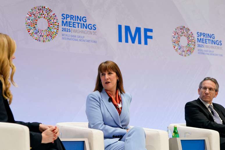 A ministra brit&acirc;nica Rachel Reeves declarou que os la&ccedil;os comerciais entre o Reino Unido e a Uni&atilde;o Europeia podem ser 'mais importantes' do que com os EUA