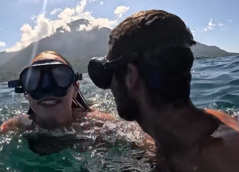 Momento em que casal flagrou o tubarão-baleia