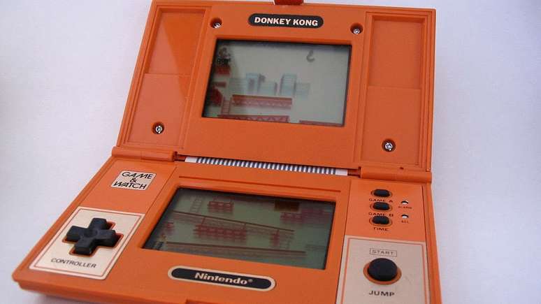 Game & Watch de Donkey Kong vinha com duas telas e inspirou o Nintendo DS