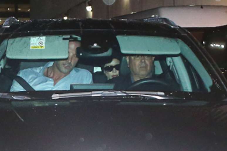 Gaga fez uma aparição discreta nesse primeiro momento
