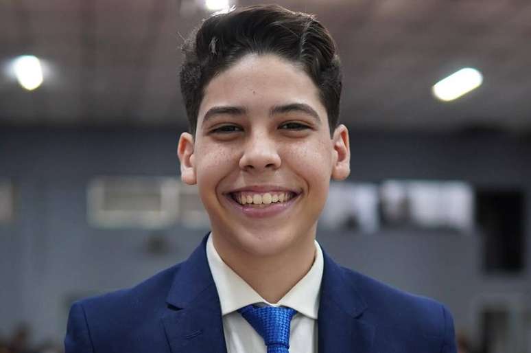 Quem é o pastor de 15 anos ameaçado após dizer curar câncer