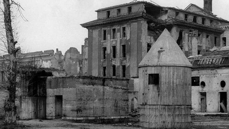 O bunker de Hitler estava escondido na sede da Chancelaria alem&atilde;, em Berlim