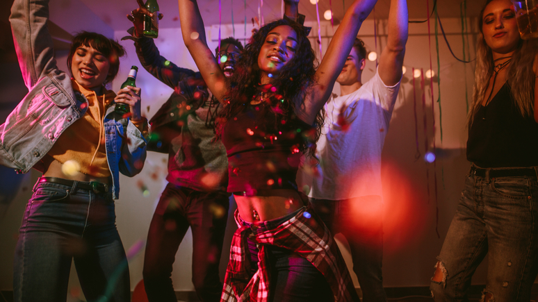 Don’t you like dancing at parties and ballads? Look what it means! Don’t you like dancing at parties and ballads? Look what it means!