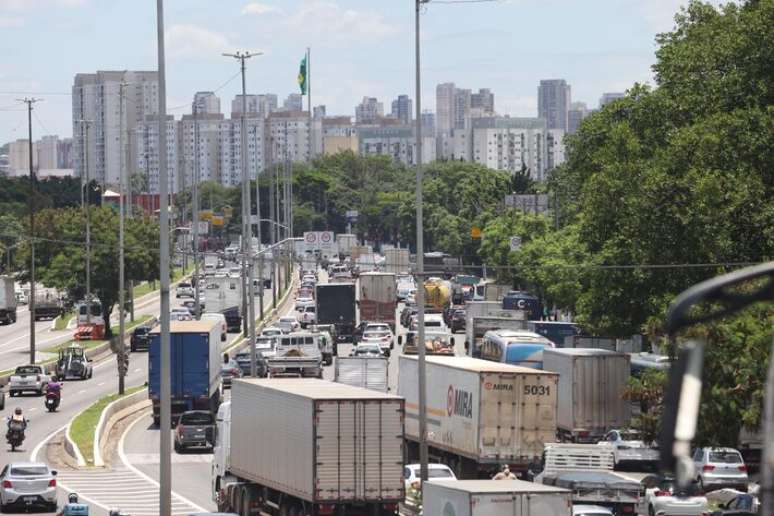 Rodízio de veículos na capital paulista não vigora no feriado e estará suspenso também na sexta-feira, 2.