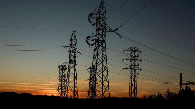 Autoridades ainda investigam o que teria provocado a falta de energia na Espanha e Portugal