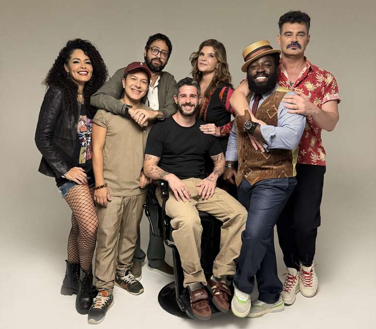 Elenco e diretor da peça Corte fatal, que está em cartaz no Rio de Janeiro -