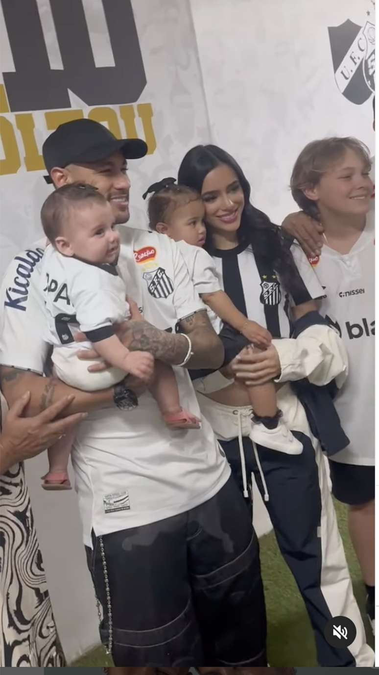 Neymar e filhas