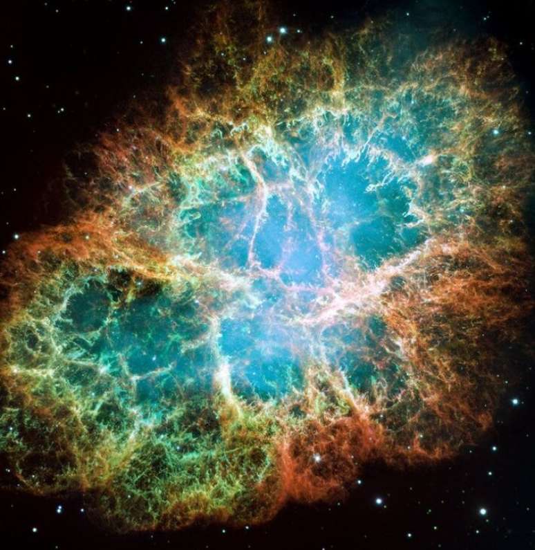 Esta é uma imagem em mosaico, uma das maiores já obtidas pelo Hubble, da Nebulosa do Caranguejo.