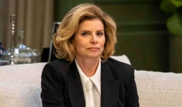 Odete Roitman (Debora Bloch) ficará com ódio de Solange (Alice Wegmann) em Vale Tudo.