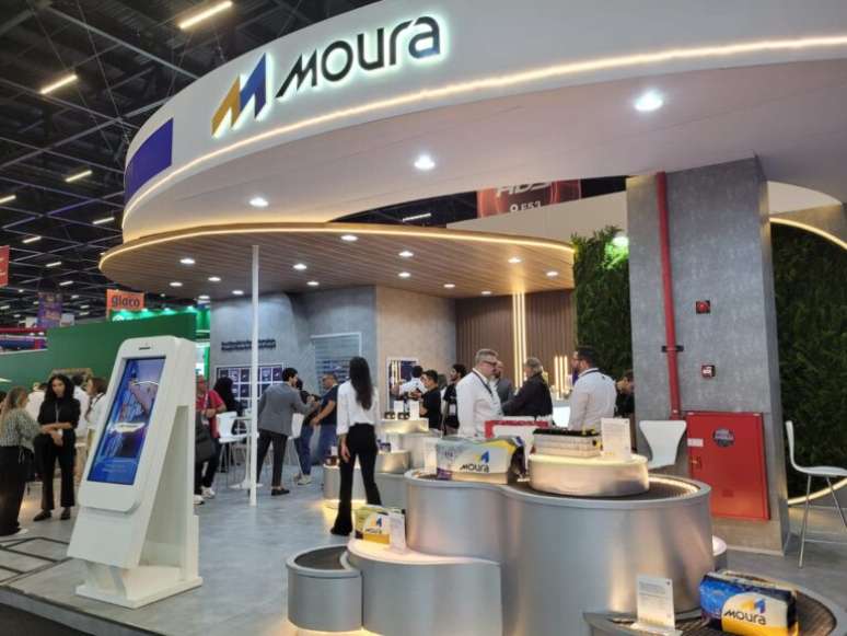 Estande da Moura, marca brasileira de baterias, na Automec 2025