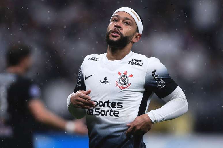 Memphis Depay (Corinthians) durante jogo contra o Racing-URU, no dia 24.04.2025 