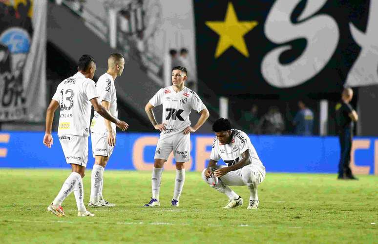 Santos tenta se recuperar em meio ao momento turbulento