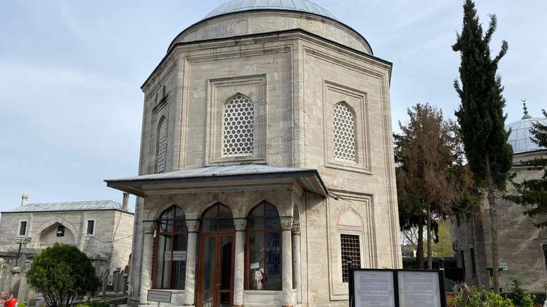 Hurrem Sultan foi sepultada na Mesquita de Solim&atilde;o e, mais tarde, por ordem do pr&oacute;prio sult&atilde;o, foi constru&iacute;do um mausol&eacute;u onde se encontra seu t&uacute;mulo