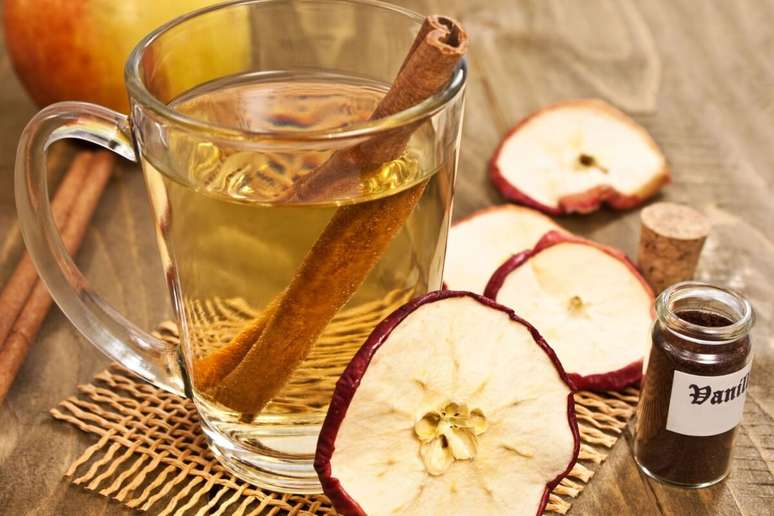 Apple and cinnamon tea 