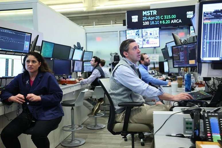 Wall Street mostrou desconfiança frente a algumas das políticas adotadas por Donald Trump.