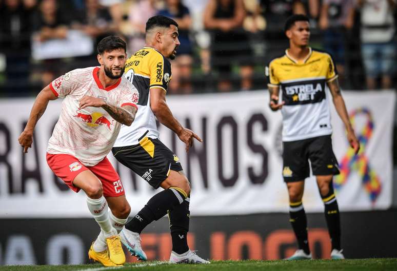Juninho Capixaba, jogador do Red Bull Bragantino. 