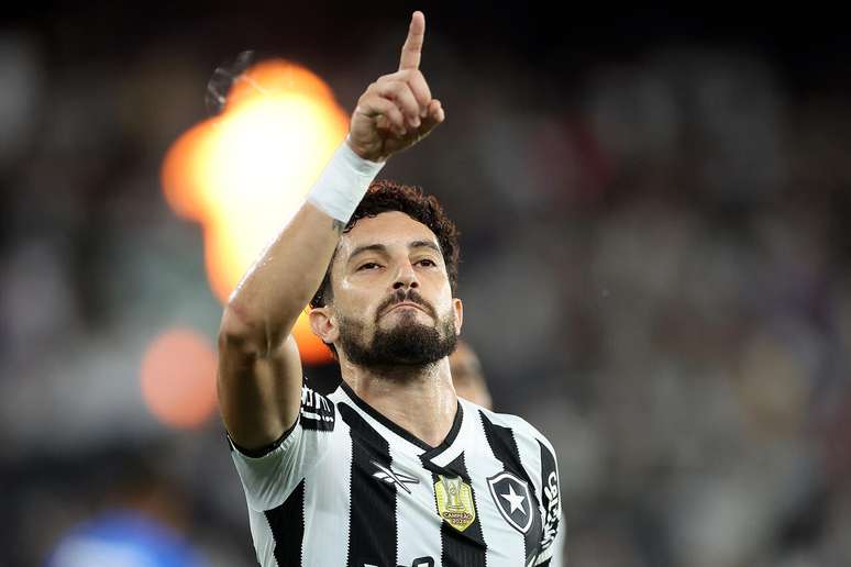 Telles regresó a las finales de los Libertadores y, con las penalizaciones, puso el balón
