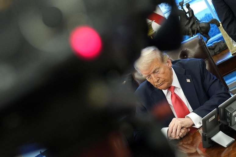 Léiríonn comhaontú leis an Úcráin céim nua de bheartas eachtrach na Stát Aontaithe faoi Trump: 'Meiriceá First' i gcónaí