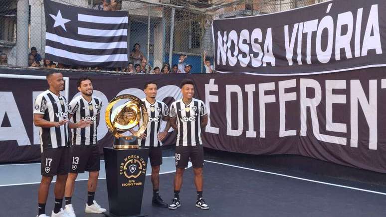 Jugadores de botoroo con cinco tropos de club del mundo -