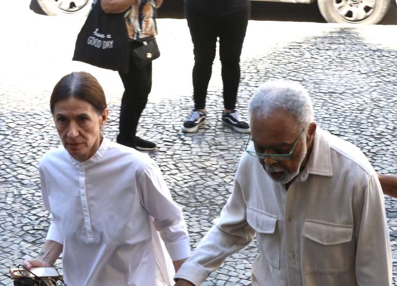 Dissemination: Rogério Fidalgo Abelhas Agnews Dissemination: Rogério Fidalgo Abelhas Agnews