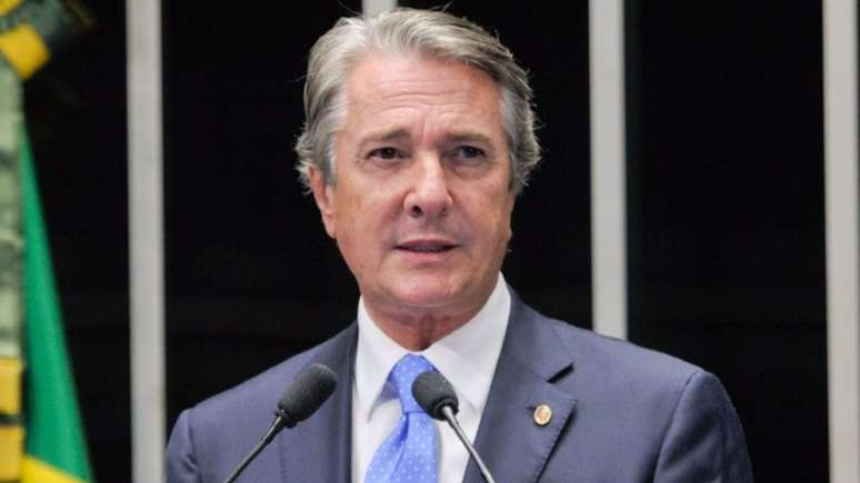 A decisão foi tomada pelo ministro Alexandre de Moraes, do STF, devido à idade avançada de Collor e suas condições de saúde