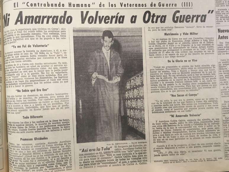 Aureliano Gall&oacute;n mostra a bolsa onde escondeu Carlos Arturo na reportagem do El Espectador