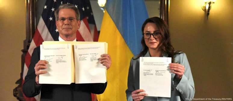 Secretário de Finanças Scott Bessent e ministra da Economia Yulia Svyrydenko, apresentam Acordo para Criação de um Fundo Americano-Ucraniano de Investimento e Reconstrução assinado