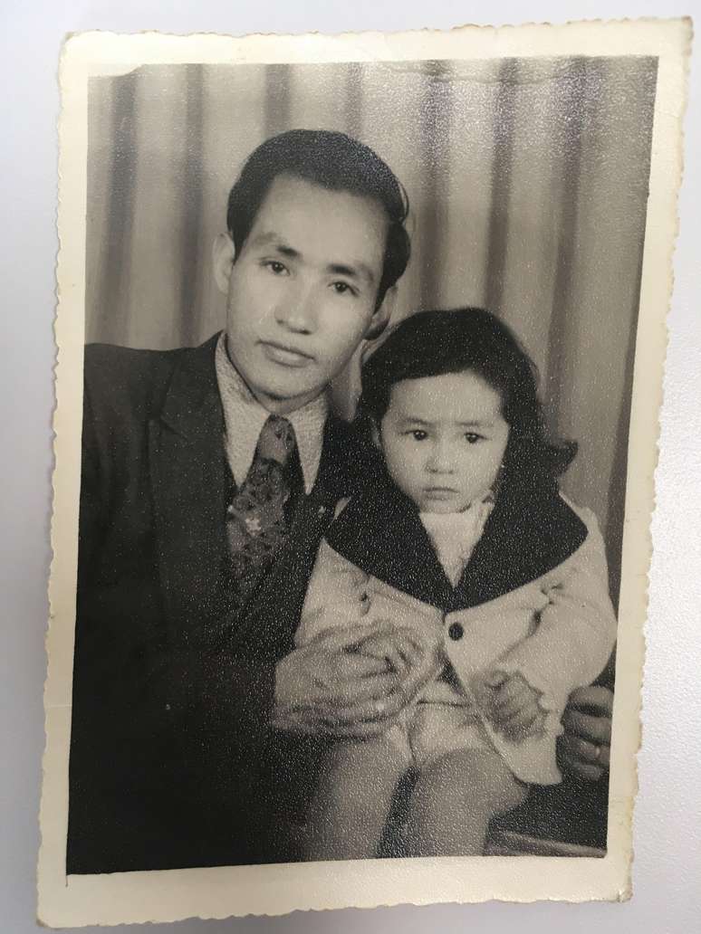 Yunc (a crian&ccedil;a na foto) ainda n&atilde;o realizou a &uacute;ltima homenagem ao pai, Carlos Arturo