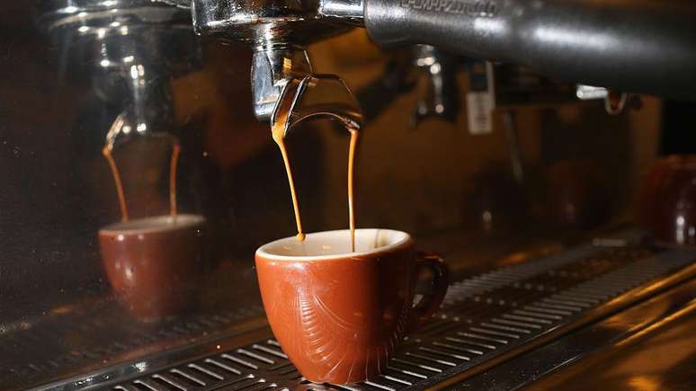 Is it bad to have coffee during meals? Is it bad to have coffee during meals?