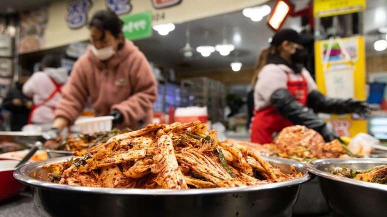 Health professionals recommend that food rich in probiotics, such as Kimchi, are not consumed with coffee Health professionals recommend that food rich in probiotics, such as Kimchi, are not consumed with coffee