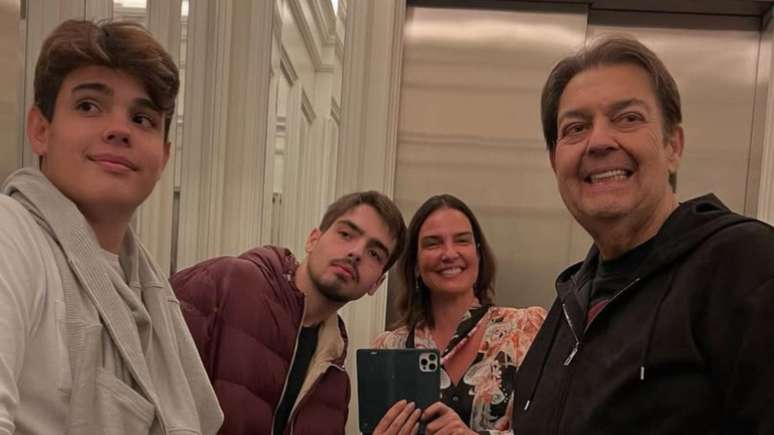 Faustão passa seu aniversário se recuperando e recebendo apoio da família e amigos