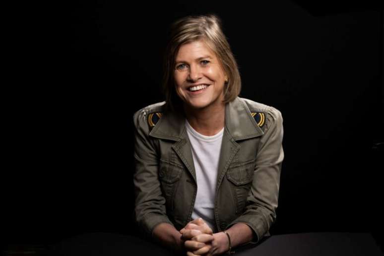 Clare Leslie Hall, a autora do best-seller 'Terra Partida'.