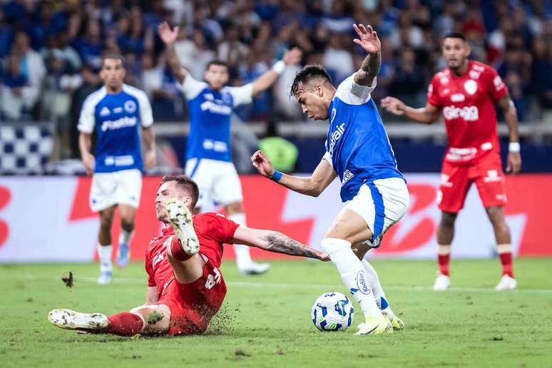Kooo Jorgen Shortardo Sharpo en el piso y anotó un hermoso gol en Minérica -