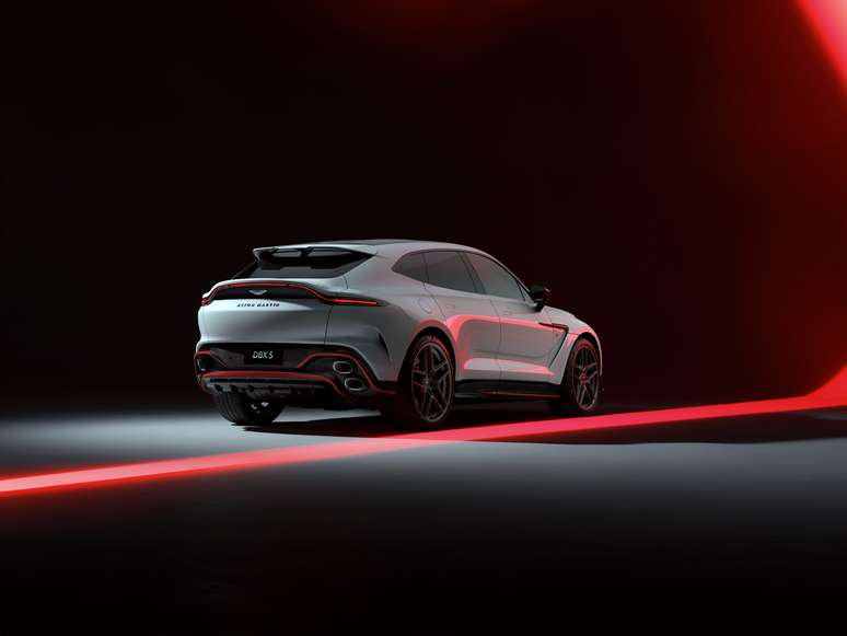 Novo Aston Martin DBX S