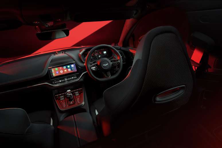 Novo Aston Martin DBX S