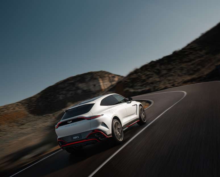 Novo Aston Martin DBX S