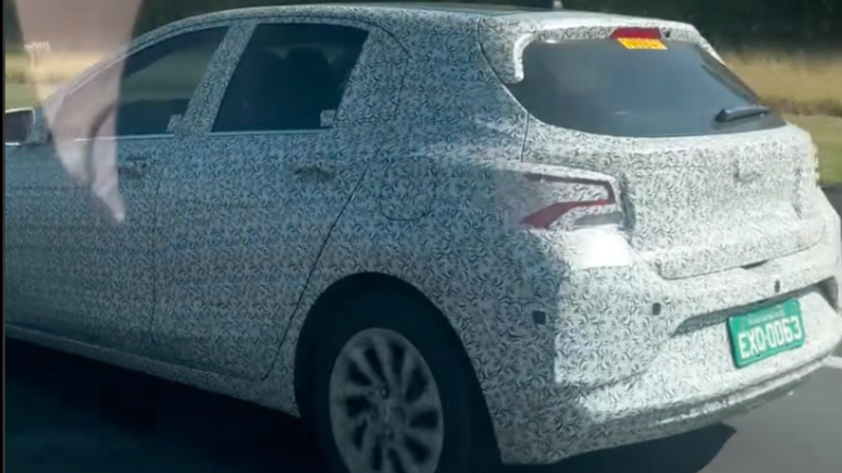 Novo Chevrolet Onix 2026 flagrado em testes em Bauru (SP)