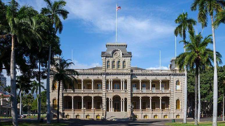 O pal&aacute;cio 'Iolani, em Honolulu era a resid&ecirc;ncia oficial dos reis do Hava&iacute;, at&eacute; a queda do reino, em 1893