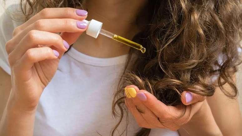 Know 7 benefits of hair oils for your threads