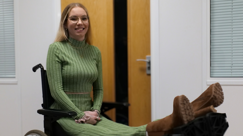 Megan usa cadeira de rodas e, segundo diagn&oacute;stico, n&atilde;o poder&aacute; voltar a andar