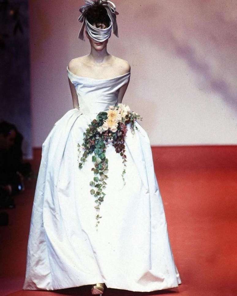 Vestido da noiva de olhos vendados de 1997, de Vivienne Westwood 