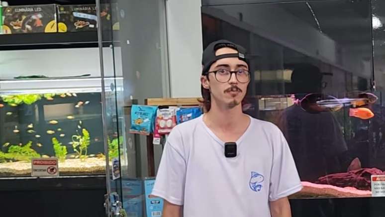 Yan Correa foi um dos autuados pelo Ibama por vender peixes fluorescentes