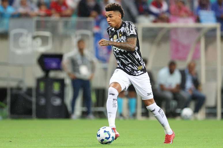 Igor Jesús pasó alrededor del dibujo 