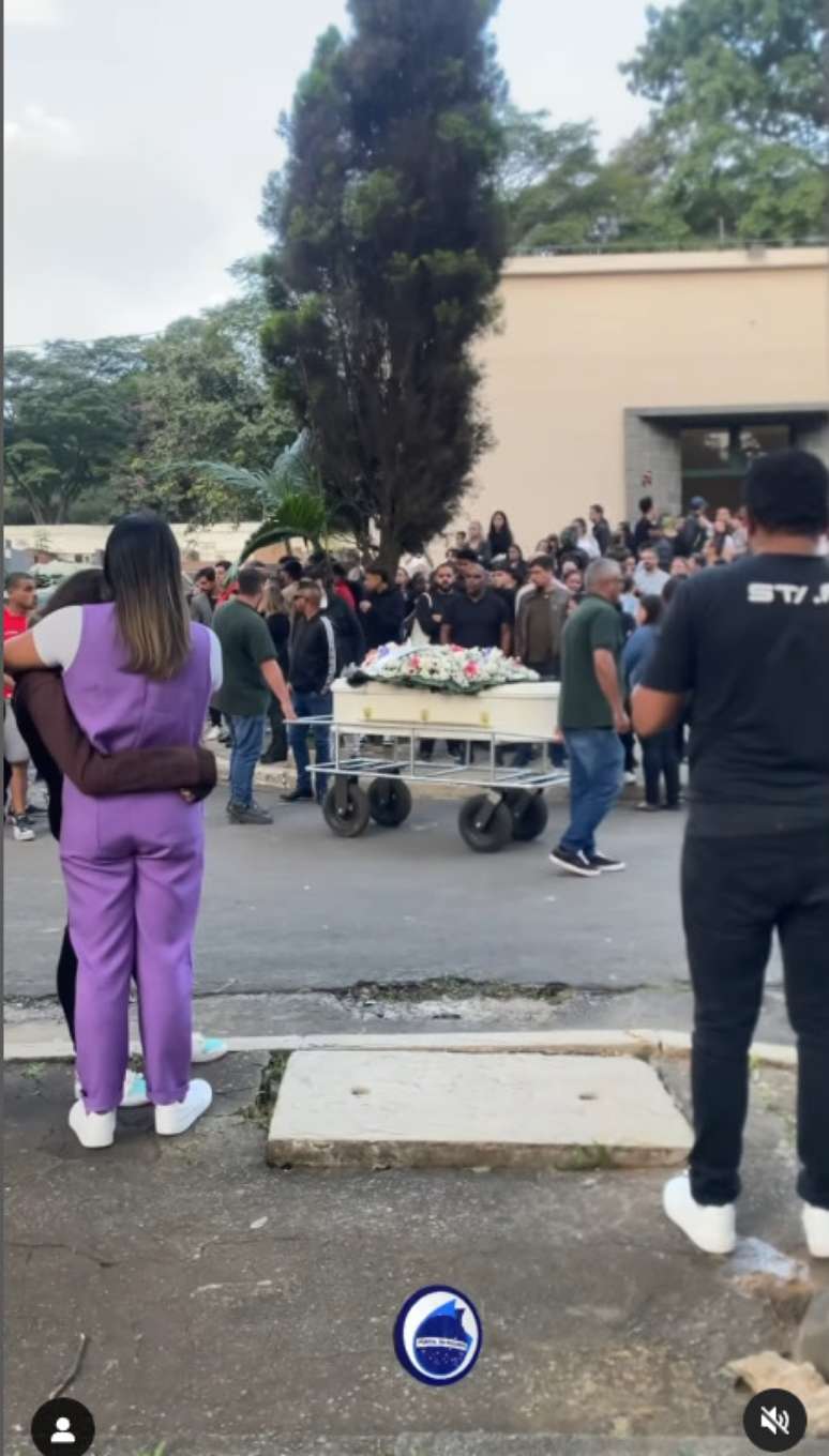 Vel&oacute;rio de Millena Brand&atilde;o - Instagram