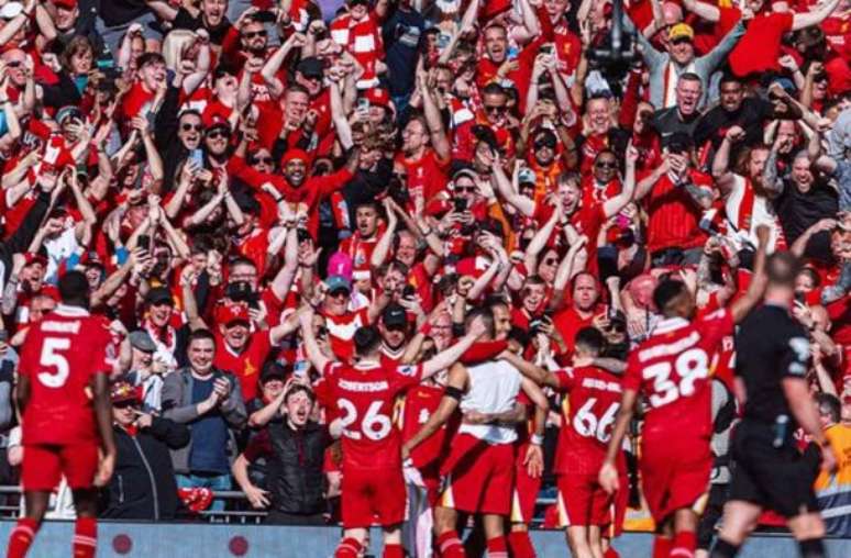 Divulgação/Liverpool - Legenda: Campeão inglês, Liverpool vai atrás de bater recordes na Premier League